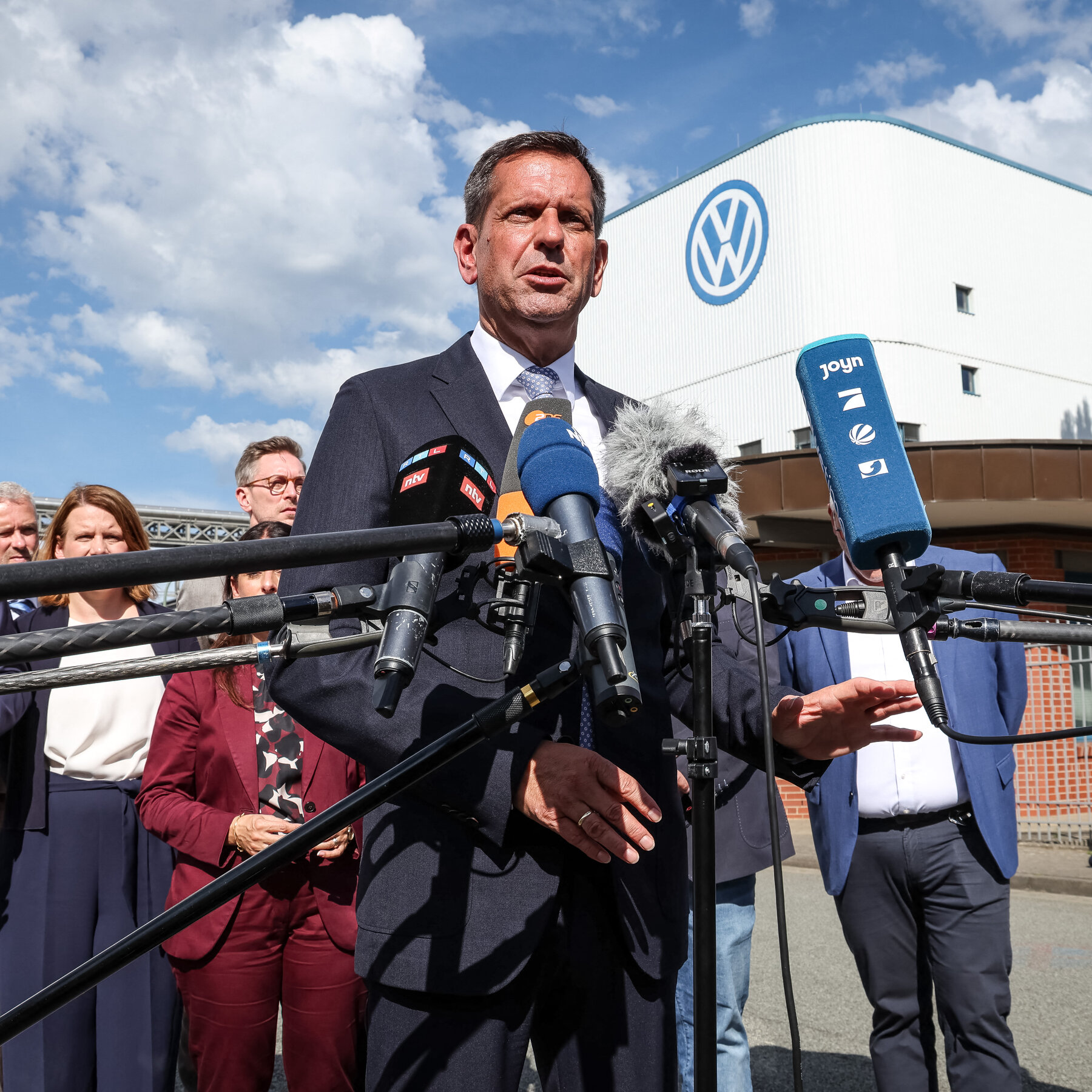 European Carmakers Pivot to Defense Output Amid Factory Cuts