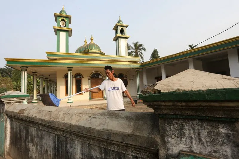 Anak Krakatau Erupts Halting Flights and Grounding Trade