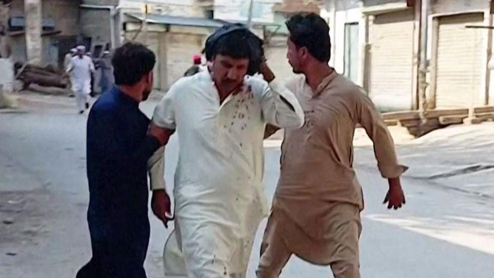 Pakistan Mosque Bombing Kills 21 in Deadly Police Compound Attack