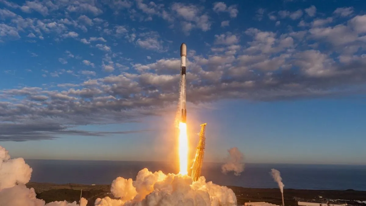 SpaceX Launches 27 Starlink Satellites From Vandenberg Base