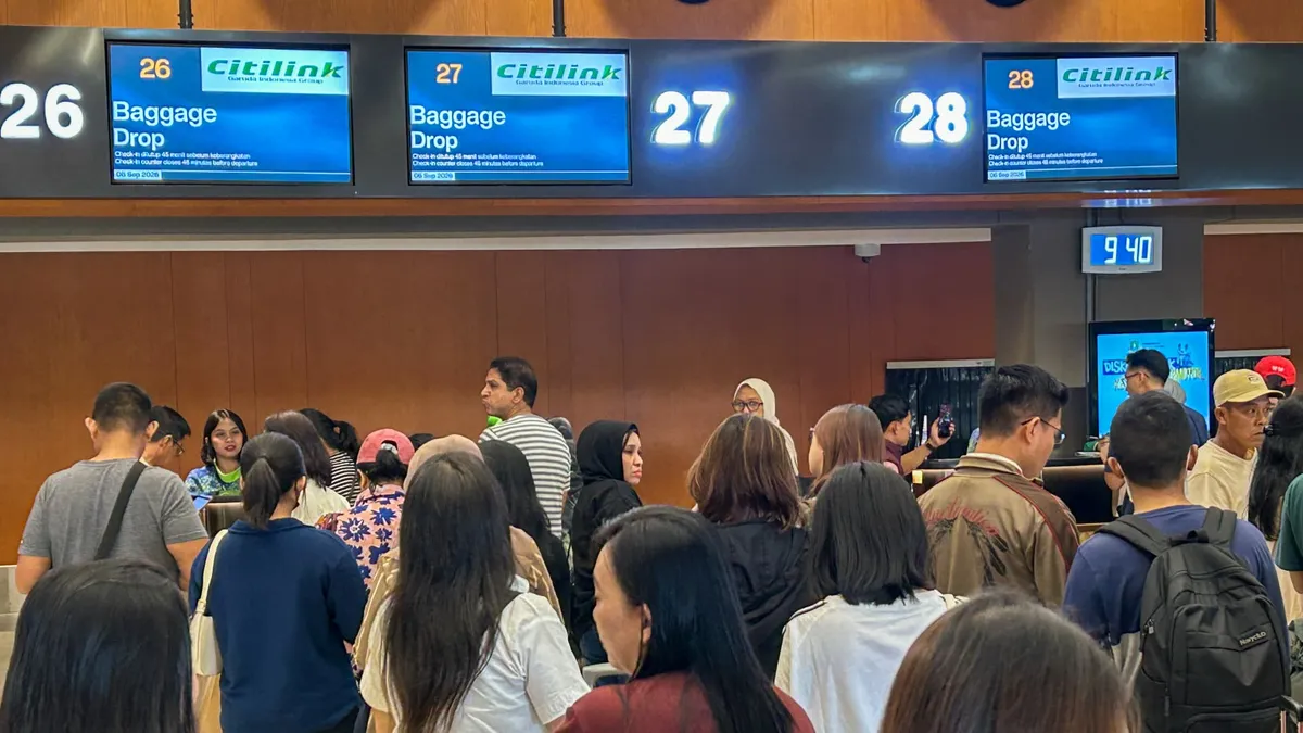 Volcanic Ash Crisis Disrupts Southeast Asian Aviation Hubs