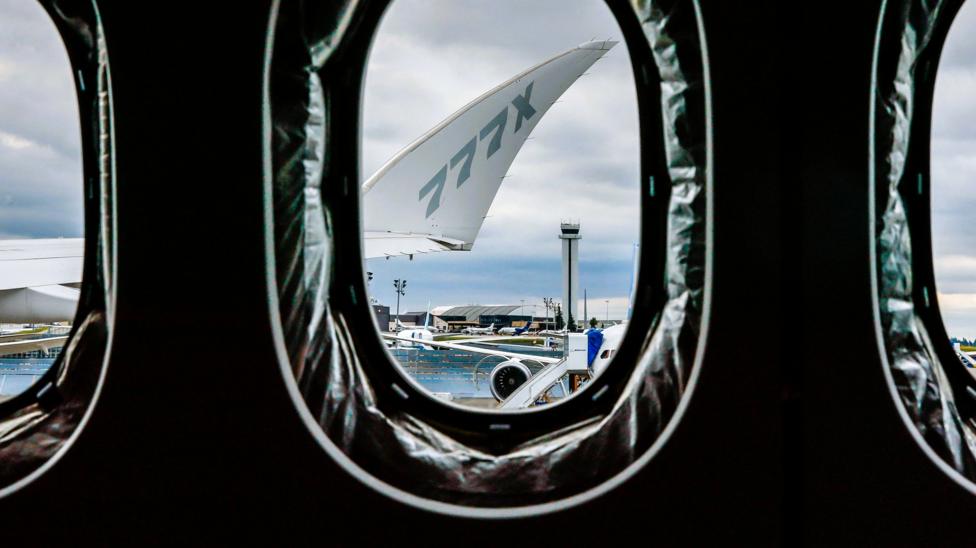 Why Modern Commercial Aircraft Windows Are Harder to Make